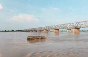 4-5 सेमी प्रति घंटा के हिसाब से घट कर यमुना नदी का जलस्तर खतरे के निशान से 3 मीटर नीचे पहुचा