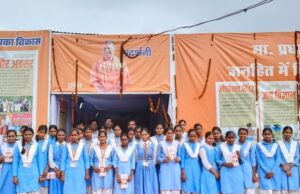 छात्राओं ने प्रदर्शनी का किया अवलोकन, पीएम के व्यक्तित्व से ली सीख