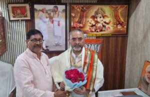 पूर्व एमएलसी बृजेश सिंह पहुंचे भदोही नगर में