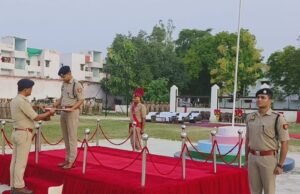 एसपी ने लिया साप्ताहिक शुक्रवार परेड की सलामी
