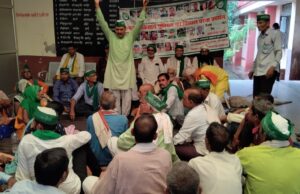 खाद की किल्लत को लेकर गरजे किसान, विभिन्न समस्याओं को लेकर सौंपा ज्ञापन