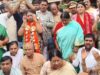 पीएम की मां के अपमान को लेकर भाजपा कार्यकर्ता ने काग्रेंस कार्यालय मे किया प्रदर्शन