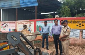 बुढ़वा मंगल पर्व पर उरई में श्रद्धालुओं और राहगीरों को शरबत वितरण