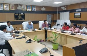 तहसील स्तर पर प्रत्येक सप्ताह करें राजस्व कर्मियों के साथ समीक्षा:डीएम