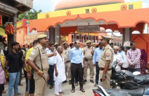 जिलाधिकारी ने माँ बेल्हा देवी मन्दिर घाट का किया निरीक्षण