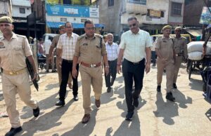 बारा रबीउल अव्वल को लेकर बुधवार जिलाधिकारी ने किया नगर का निरीक्षण