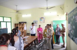 डीएम,एसएसपी ने पीईटी परीक्षा के तहत किया केन्द्रों का औचक निरीक्षण