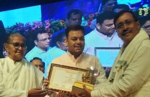 राज्य शिक्षक पुरस्कार से सम्मानित किये गए प्रधानाध्यापक सतीश सिंह