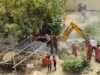 कानून को ठेंगा दिखाकर दबंगों ने जेसीबी से मकान गिराया