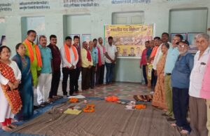 प्रधानमंत्री के संसदीय क्षेत्र में पुलिस उत्पीड़न से पथ विक्रेता गण आक्रोशित