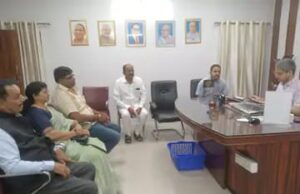 व्यापारी नेता रवि प्रकाश दुबे व्यापारी हित में मिले डीएम से