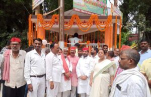 शीतल पाल तिराहे पर सपाइयों ने मनाई स्वतंत्रता संग्राम सेनानी शहीद शीतल पाल की जयंती