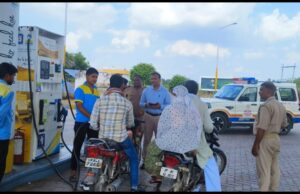 बिना हेलमेट मिले 106 वाहन चालक, परिवहन विभाग ने काटे चालान