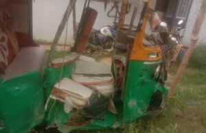 रफ्तार का कहर पिकअप की टक्कर से ऑटो पलटा,तीन घायल