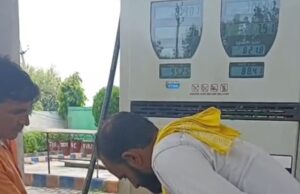 पेट्रोल पंप पर उड़ाई जा रही नियम व कानून की धज्जियां