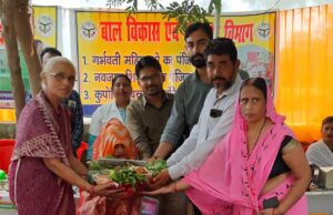 बीडीओ व सीएचसी प्रभारी ने सेमरा मानापुर गाँव में लगाया स्वास्थ कैम्प