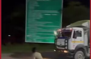 वीडियो वायरल होते ही पत्थरबाज पुलिसकर्मी निलंबित,कोतवाल लाइन हाजिर