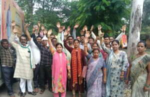 बीडीओ के अमर्यादित व्यवहार पर रोजगार सेवकों का फूटा गुस्सा