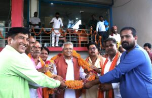 रानीगंज के सेनापुर में आदर्श फर्नीचर एवं प्लाईवुड द्वारा विश्वकर्मा पूजा पर भव्य आयोजन