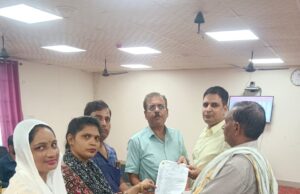 वेतन न मिलने से सहकारी समिति कर्मचारियों ने दी कार्य बहिष्कार की चेतावनी