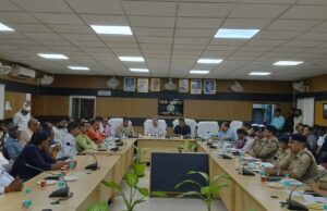 आगामी त्योहारों को आपसी भाईचारे एवं सौहार्दपूर्ण माहौल में मनाए: डीएम