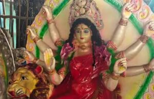 मूर्तिकार भर रहें माँ दुर्गा की प्रतिमाओं में सजीवता के रंग नवरात्रि महोत्सव के लिए मूर्तियां हो रहीं तैयार