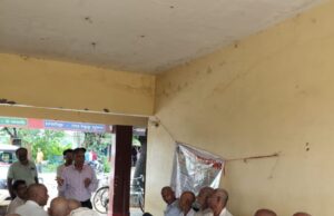 शरद कालीन गन्ना बोआई के लिए ढाढा चीनी मिल ने 65 मशीन किसानों को दिया