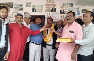 छात्र संघ चुनाव में शिखर के सचिव पद पर मिली जीत को लेकर वकीलों ने जतायी खुशी