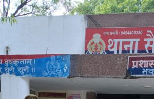 दबोचे गए दो शातिर, तमंचा-कारतूस, चोरी की बाइक व छुरी बरामद