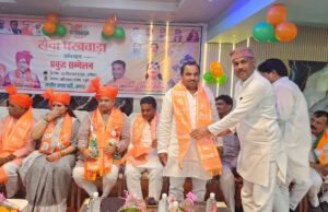 उरई में विश्व शांति दिवस पर मौन साधना परिवार ने निकाली शांति यात्रा