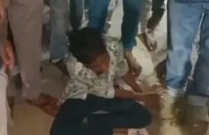 मोबाइल चोर को लोगों ने पकड़कर पीटा किया पुलिस के हवाले