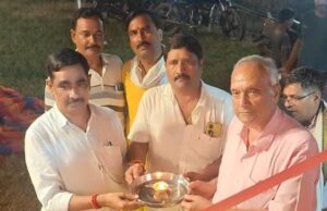 मन्दिरों व पाण्डालों में गूंज रहे देवी आराधना के सुर, भक्तों ने उतारी आरती