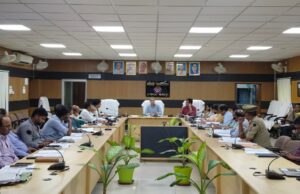 सड़क सुरक्षा समिति की बैठक में डीएम ने लिए कई कड़े फैसले