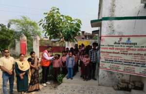 डॉ अनुराग श्रीवास्तव ने 360 बच्चों को पिलाई डेंगू की दवा