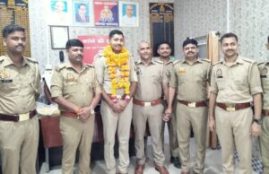 चौकी इंचार्ज हुए सम्मानित, कार्यो की हुई सराहना