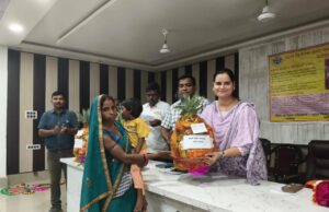 हसवा में अति कुपोषित बच्चों को पोषण पोटली का वितरण