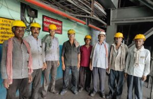 वेतन कटौती से नाराज श्रमिकों ने डीएलसी को दिया पत्रक