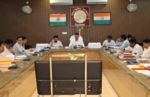 जिलाधिकारी ने की सीएम डैशबोर्ड पर आधारित विकास कार्यों की समीक्षा बैठक