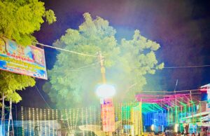 सैकड़ों भक्तों के बीच श्री महाकाली नवदुर्गा पूजा समिति द्वारा हो रही है दिव्य भव्य महाआरती