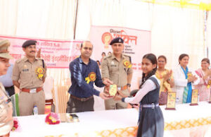डीएम एवं एसपी ने इण्टरमीडिएट कालेज की छात्राओं से संवाद कर किया जागरूक