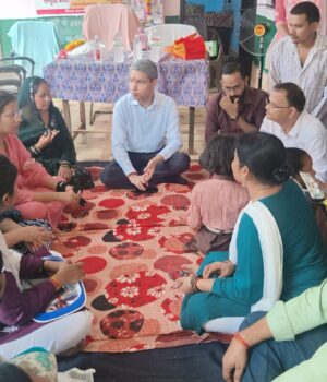 मिशन शक्ति के तहत डीएम ने प्राथमिक विद्यालय त्रिलोकीपुर में किया कन्या पूजन