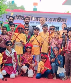 प्राथमिक विद्यालय अमखेड़ा में छात्रों ने खेला डांडिया-गरबा