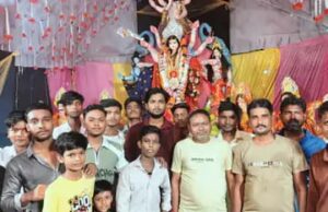 नवमी पर मंदिर एवं पंडालों में उमड़ी भक्तों की भीड़, लगे माता रानी के जयकारे