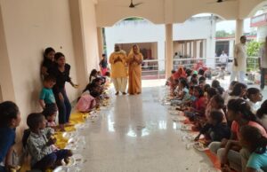 मां भद्रकाली मंदिर में हुआ विशाल कन्या भोज का आयोजन