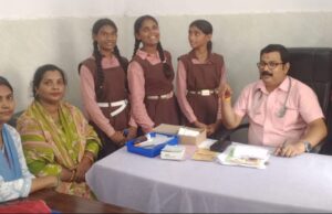 भ्रमण कर छात्राओं ने ली स्वास्थ्य सुविधाओं की जानकारी