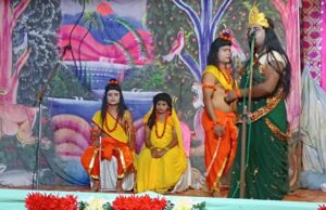 रामलीला में सीता हरण देख भावुक हुए श्रद्धालु, कलाकारों का हुआ सम्मान