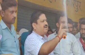 UP में खाद संकट पर भड़के किसान तो SDM को आया गुस्सा