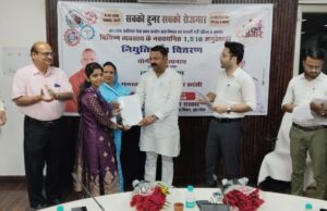 नियुक्ति पत्र पाकर नवनियुक्त अनुदेशकों के खिले चेहरे