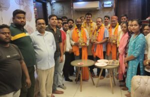 बाराबंकी से आये प्रगतिशील किसानों का संघर्ष सेवा समिति कार्यालय पर हुआ सम्मान