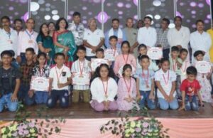 मां कर्मा समर्पण समिति ने मेधावी विद्यार्थियों व समाजसेवियों को किया सम्मानित